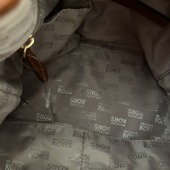 Micheal Kors red bag - Picture 8 of 8